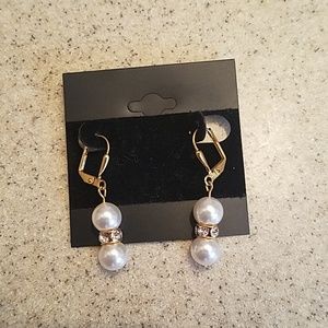 PRICE DROP!! Pearl and diamond earrings 😍💎